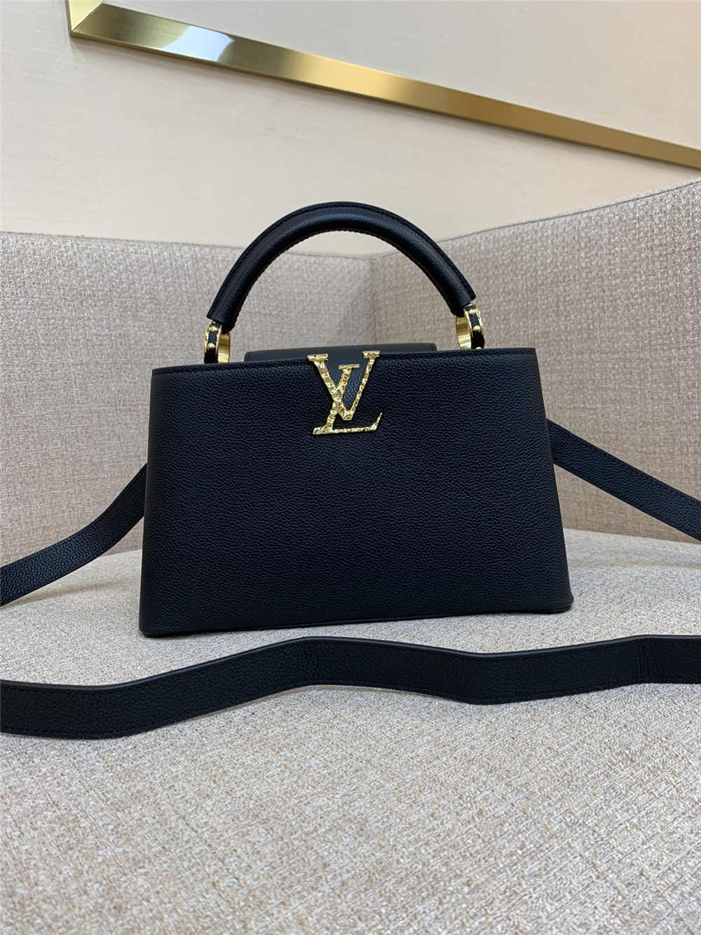 Louis Vuitton CAPUCINES EAST WEST  M24664  size：29x18x9cm 2025 new 